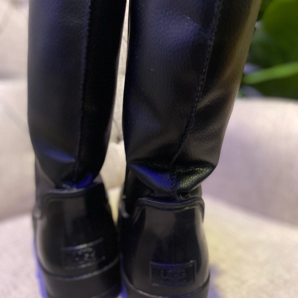 Ugg rubber boots size 8 fur inside worn a handful of times - Picture 5 of 7